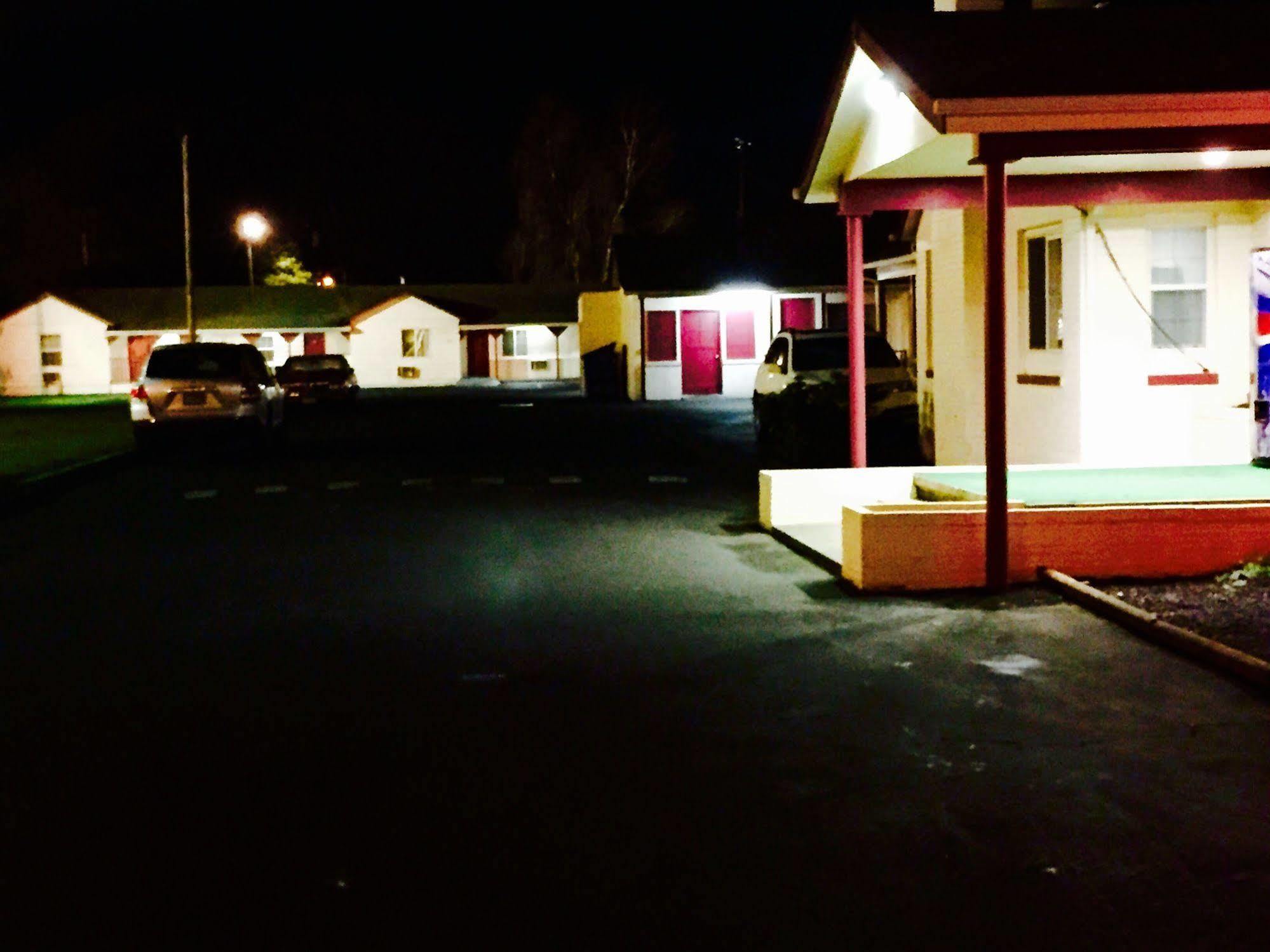 Travelers Inn Motel Сейлем Экстерьер фото