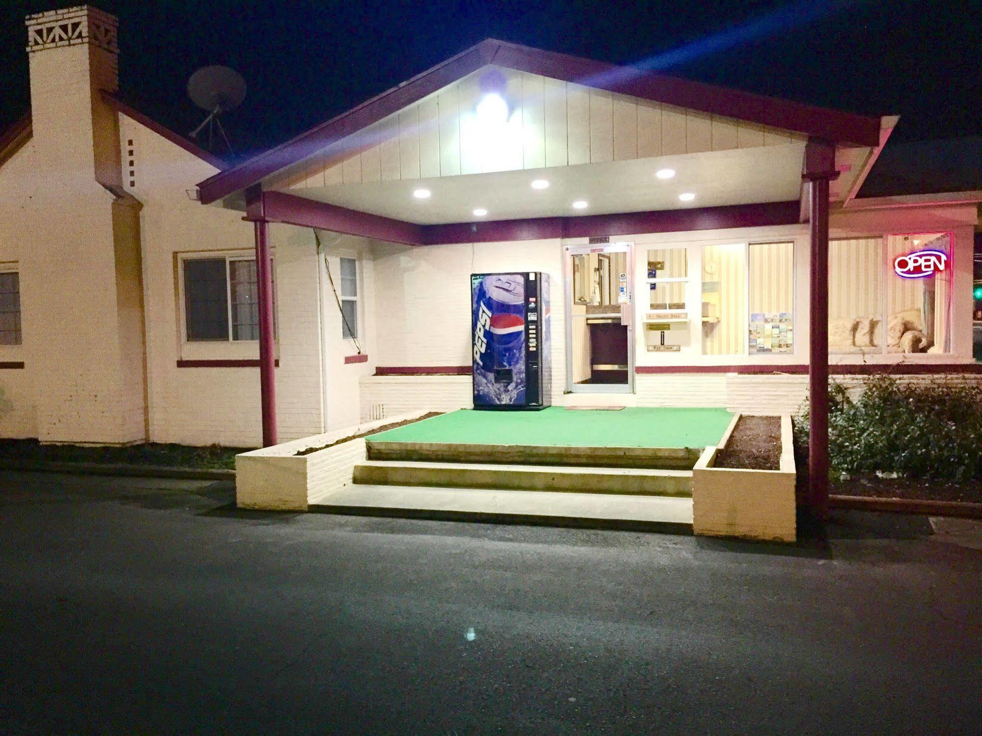 Travelers Inn Motel Сейлем Экстерьер фото