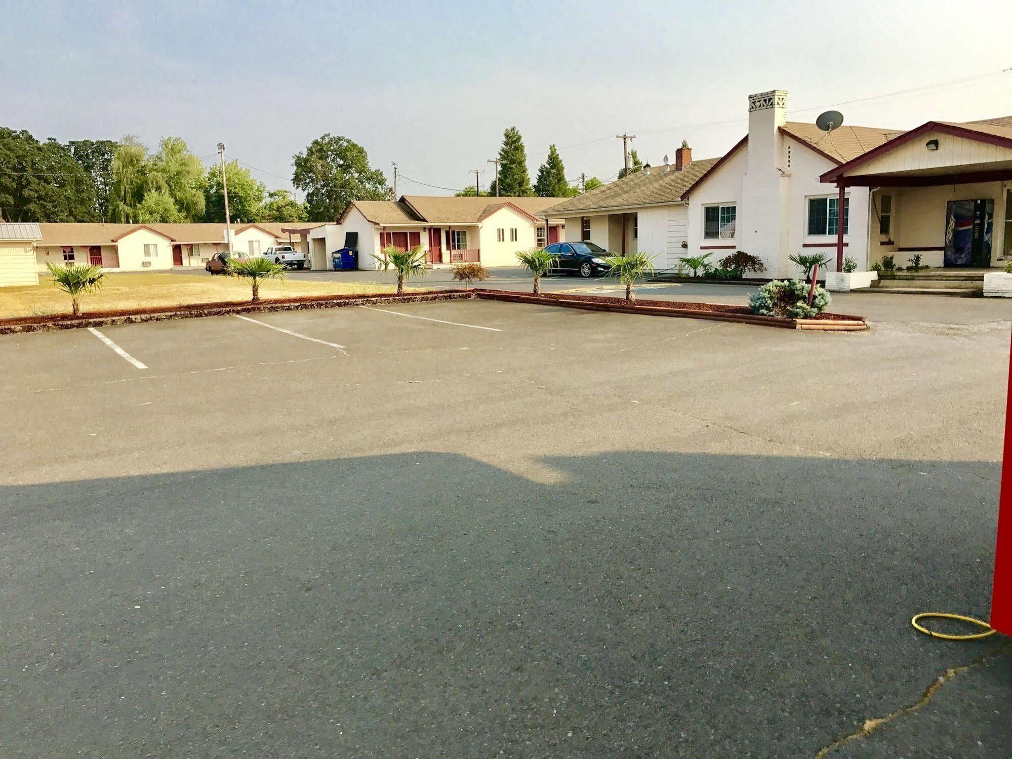Travelers Inn Motel Сейлем Экстерьер фото
